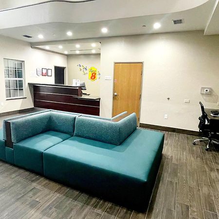 Super 8 By Wyndham San Antonio/Alamodome Area Hotel Bagian luar foto