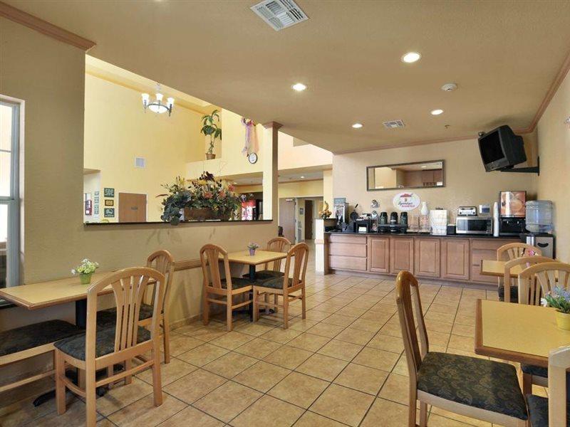 Super 8 By Wyndham San Antonio/Alamodome Area Hotel Bagian luar foto