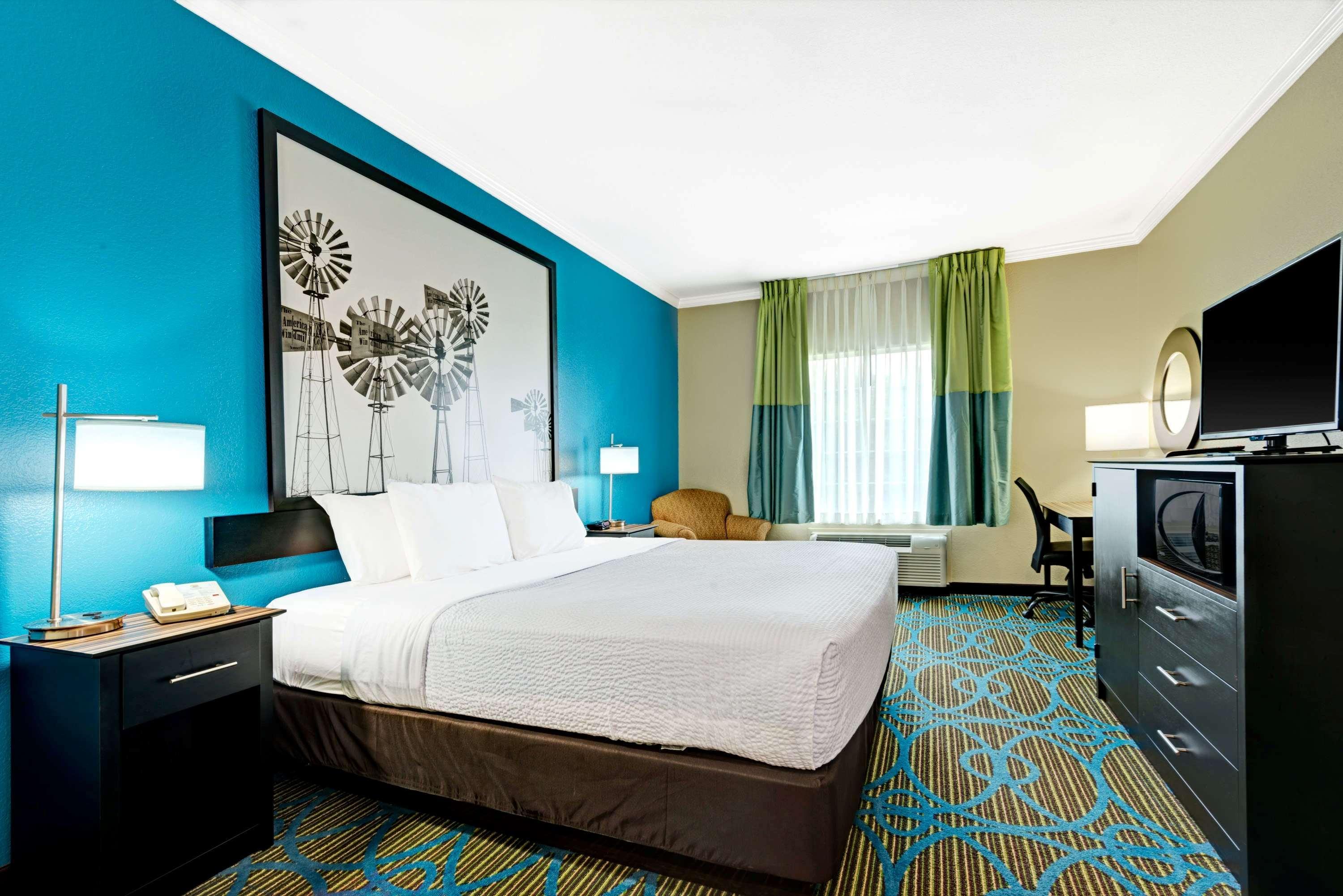 Super 8 By Wyndham San Antonio/Alamodome Area Hotel Bagian luar foto