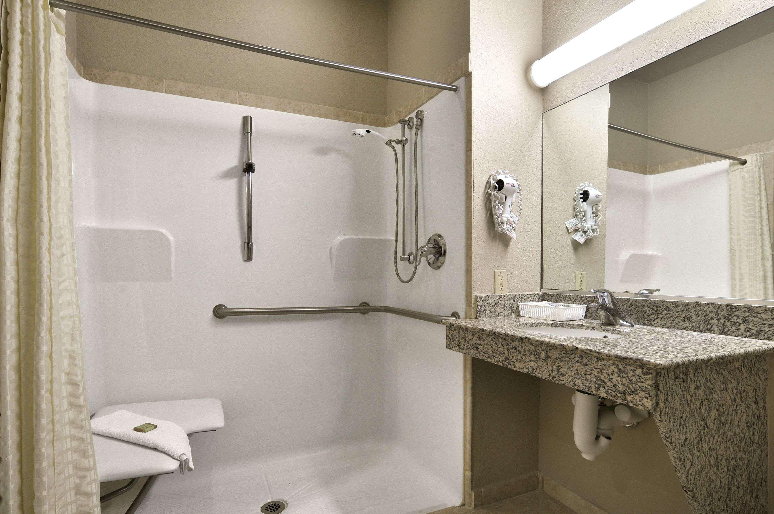 Super 8 By Wyndham San Antonio/Alamodome Area Hotel Bagian luar foto
