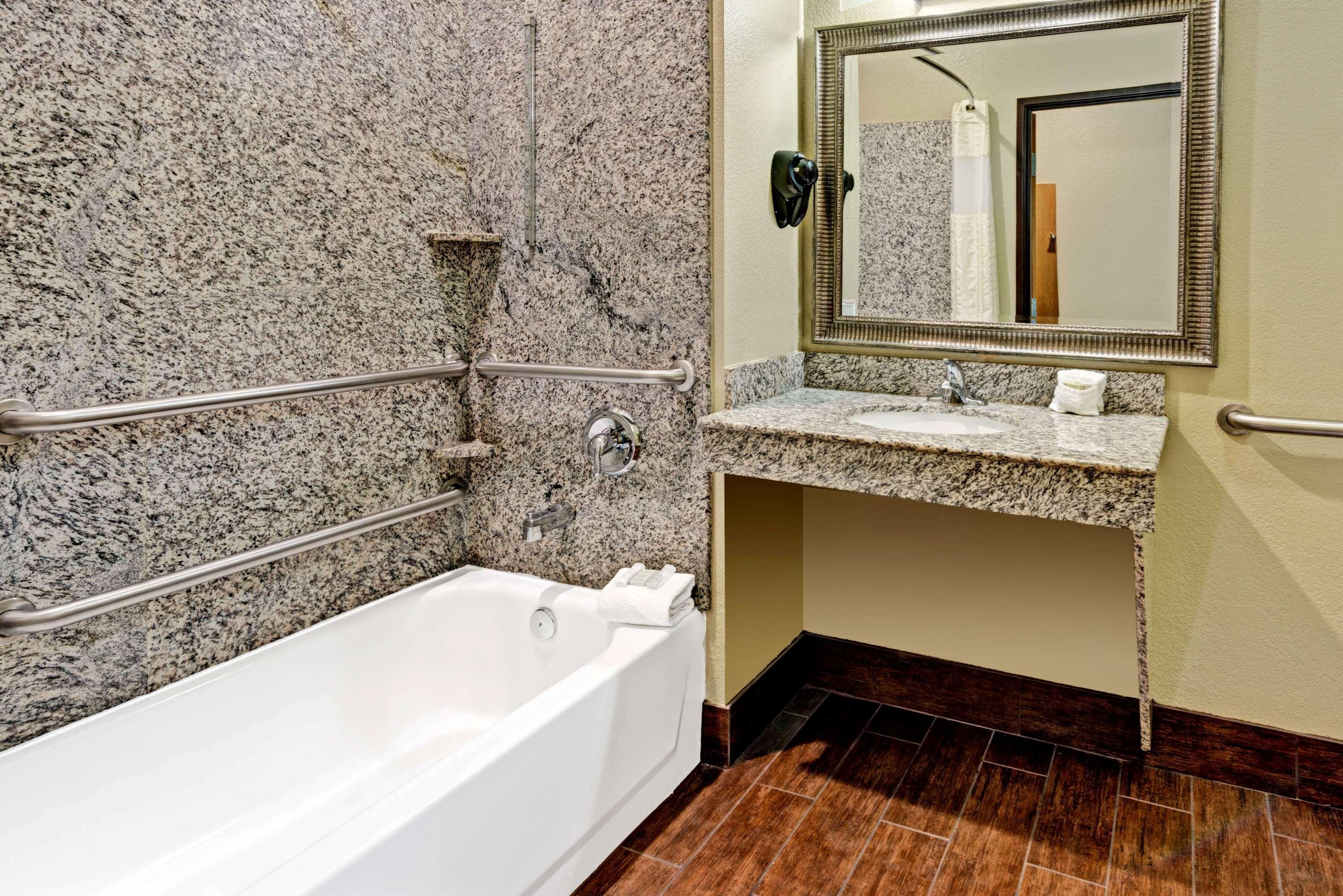 Super 8 By Wyndham San Antonio/Alamodome Area Hotel Bagian luar foto