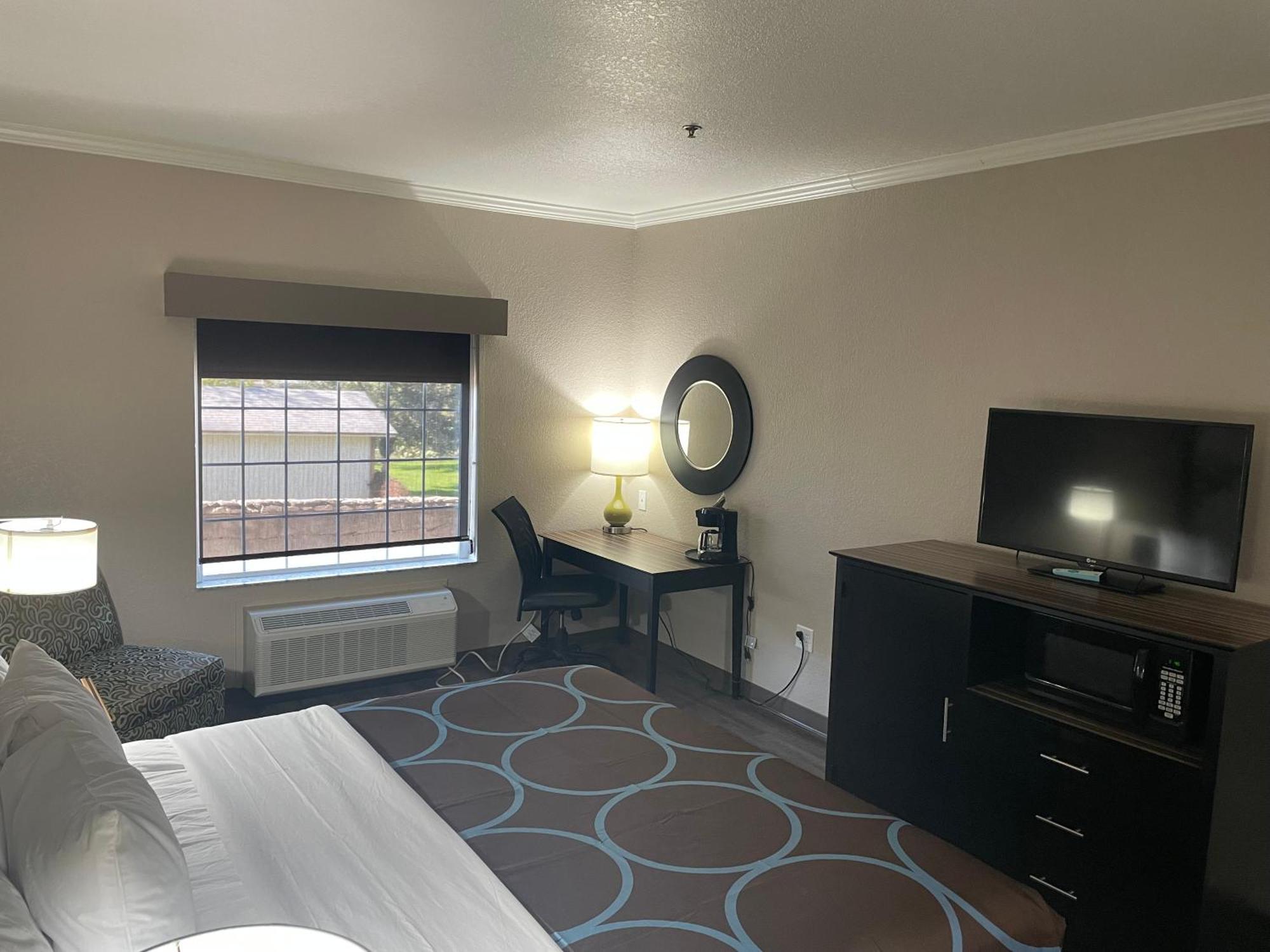 Super 8 By Wyndham San Antonio/Alamodome Area Hotel Bagian luar foto