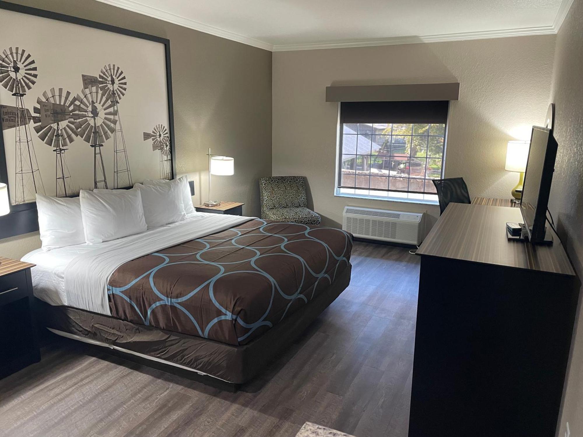 Super 8 By Wyndham San Antonio/Alamodome Area Hotel Bagian luar foto